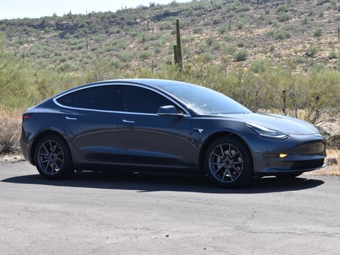 Used 2020 Tesla Model 3 Standard Range Plus RWD image 3