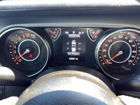 Used 2023 Jeep Gladiator Sport AWD/4WD image 13
