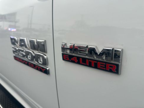 Used 2018 RAM 2500 Tradesman w/ Chrome Appearance Group image 5