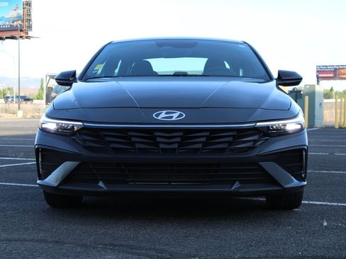 Used 2025 Hyundai Elantra Sport FWD image 3