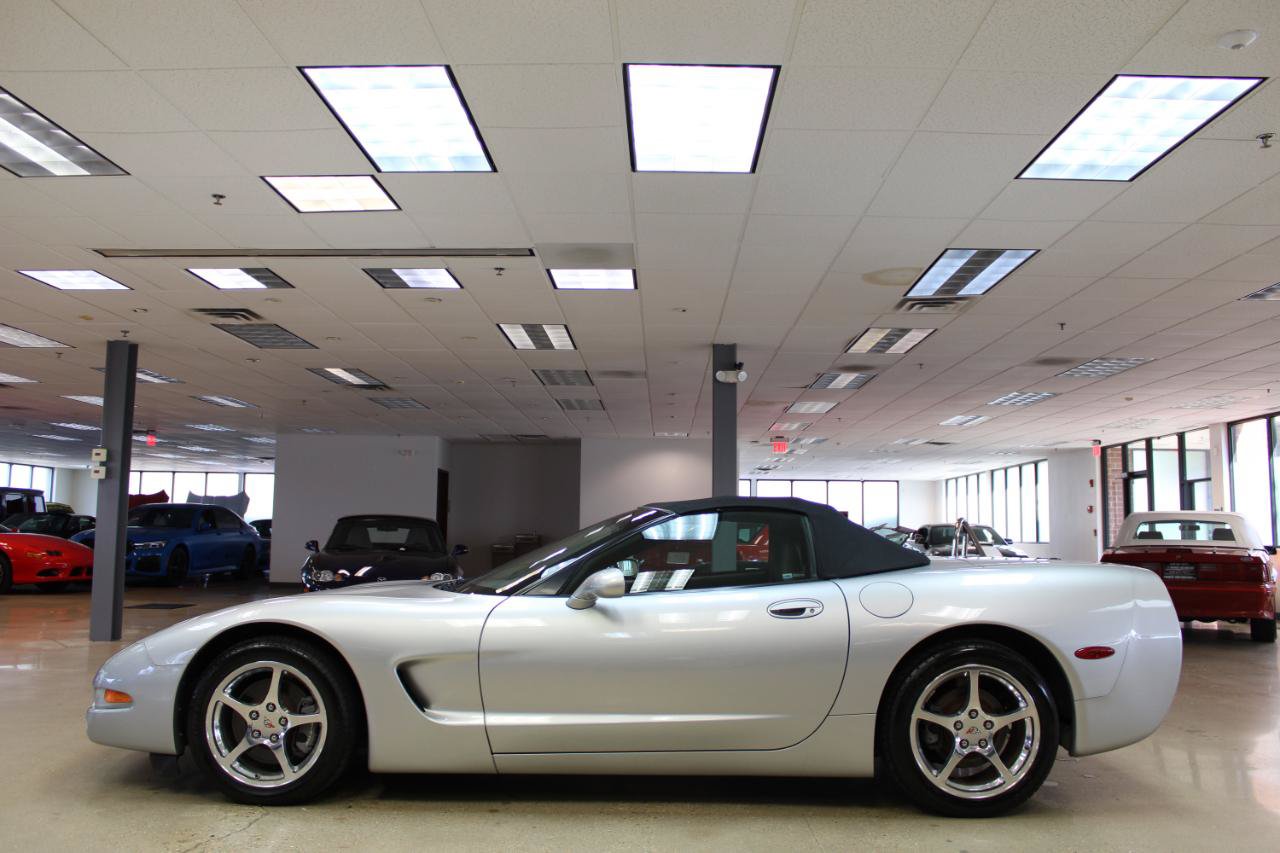 Used 2004 Chevrolet Corvette Convertible w/ Preferred Equipment Group RWD image 13