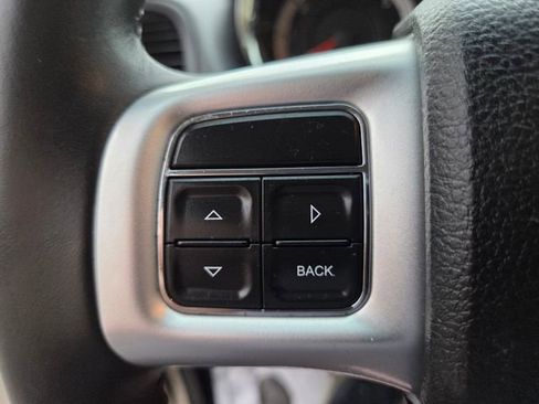 Used 2016 Dodge Grand Caravan SXT w/ Rear Park Assist Package FWD image 25