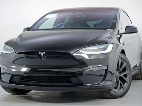 Used 2022 Tesla Model X Plaid image 3