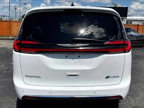 Used 2024 Chrysler Pacifica Limited FWD image 5