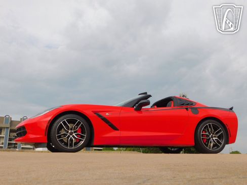 Used 2018 Chevrolet Corvette Stingray Coupe w/ 1LT image 7
