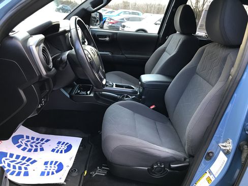 Used 2019 Toyota Tacoma TRD Off-Road image 25