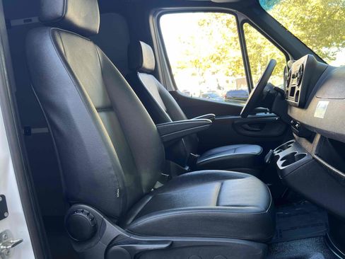 Used 2022 Mercedes-Benz Sprinter 1500 image 29