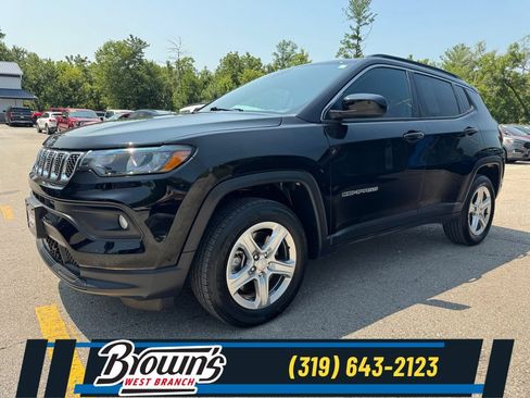 Used 2023 Jeep Compass Latitude w/ Convenience Group AWD/4WD image 1