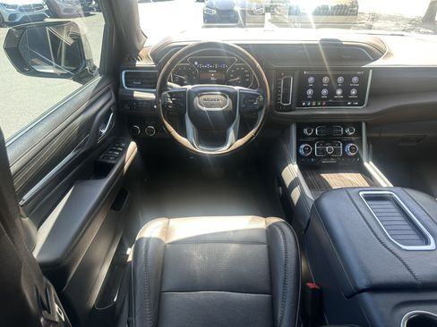 Used 2021 GMC Yukon Denali w/ Advanced Technology Package RWD image 15