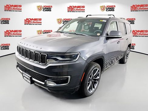 Used 2022 Jeep Wagoneer Series III w/ Premium Group I AWD/4WD image 16
