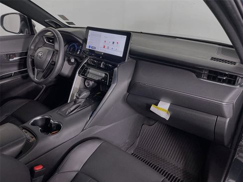 Used 2023 Toyota Venza Limited image 31