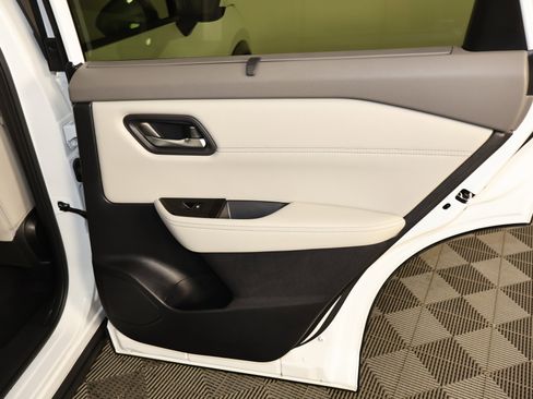 Used 2025 Nissan Rogue SV w/ SV Premium Package image 42