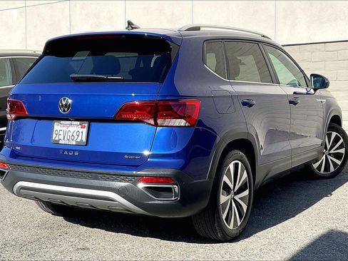 Certified 2022 Volkswagen Taos SE w/ Panoramic Sunroof Package image 13