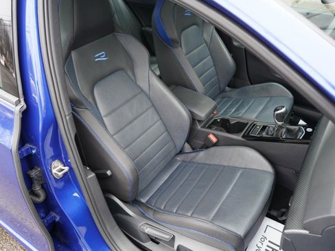 Used 2023 Volkswagen Golf R image 64