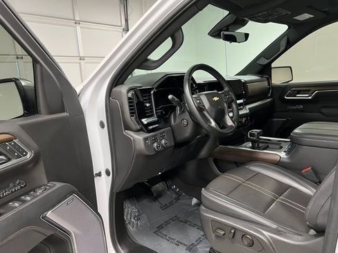 Used 2023 Chevrolet Silverado 1500 High Country w/ High Country Premium Package image 17