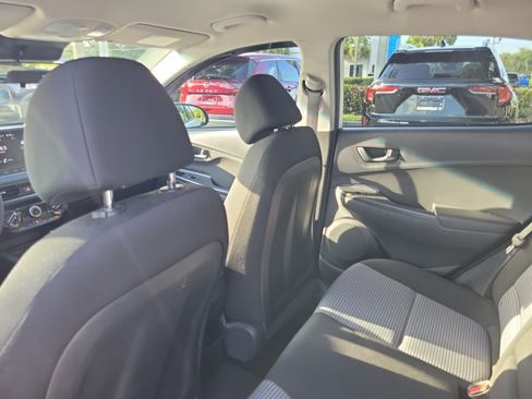 Used 2023 Hyundai Kona SE AWD/4WD image 12