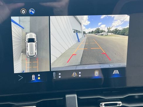 New 2026 Chevrolet Equinox ACTIV w/ Safety and Technology Package AWD/4WD image 17