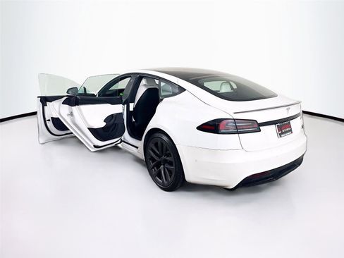 Used 2022 Tesla Model S Plaid image 4
