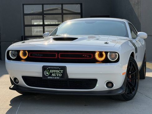 Used 2022 Dodge Challenger R/T Scat Pack RWD image 3