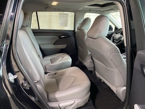 Certified 2023 Toyota Highlander XLE AWD/4WD image 13