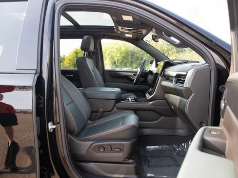 Used 2025 GMC Yukon XL AT4 w/ AT4 Premium Package AWD/4WD image 11