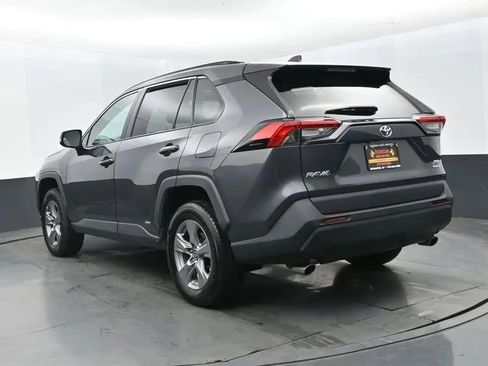 Used 2022 Toyota RAV4 XLE w/ Convenience Package AWD/4WD image 9