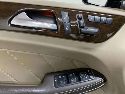 Used 2013 Mercedes-Benz GL 450 4MATIC image 30