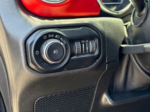 Used 2019 Jeep Wrangler Unlimited Rubicon AWD/4WD image 9