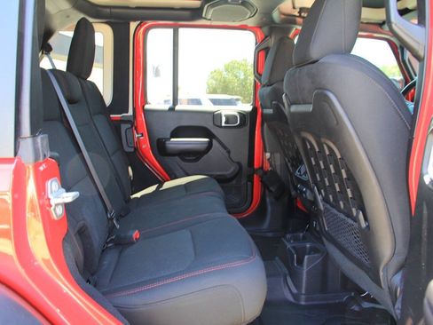 Used 2018 Jeep Wrangler Unlimited Rubicon AWD/4WD image 17