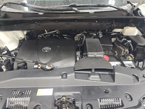 Used 2019 Toyota Highlander SE AWD/4WD image 8