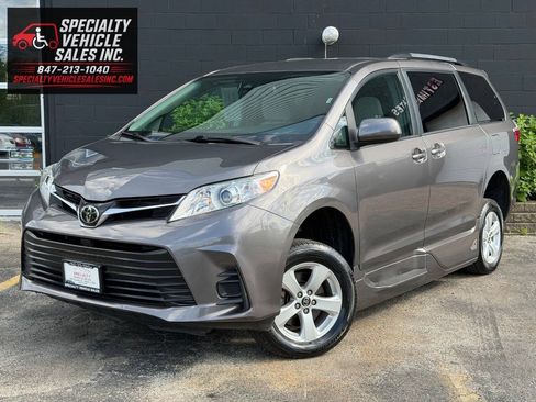 Used 2018 Toyota Sienna LE FWD image 5