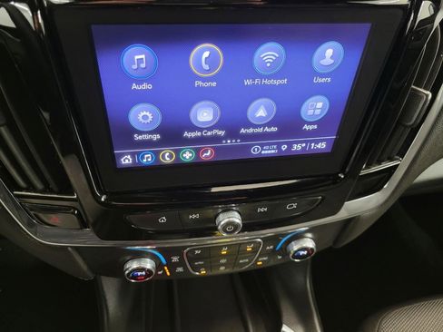 Used 2023 Chevrolet Traverse LT image 8