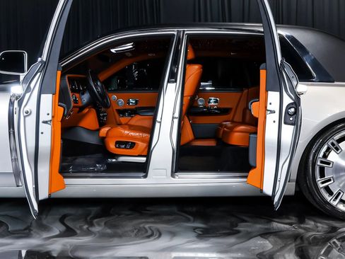 Used 2018 Rolls-Royce Phantom Sedan RWD image 13