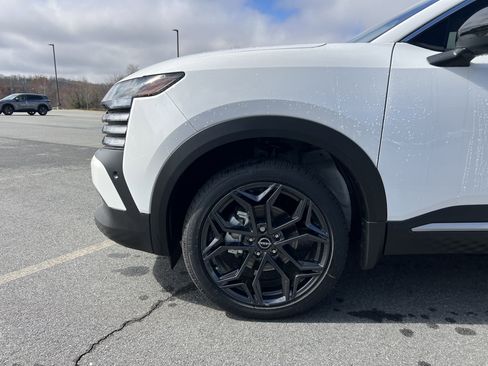 New 2026 Nissan Kicks SR w/ Cold Weather Package image 11