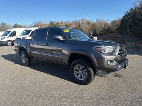 Used 2017 Toyota Tacoma SR5 image 31