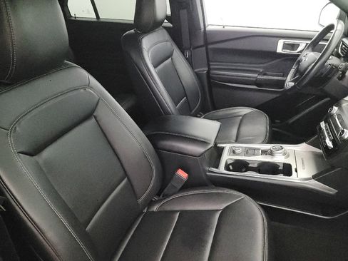Used 2020 Ford Explorer XLT w/ Equipment Group 202A image 21