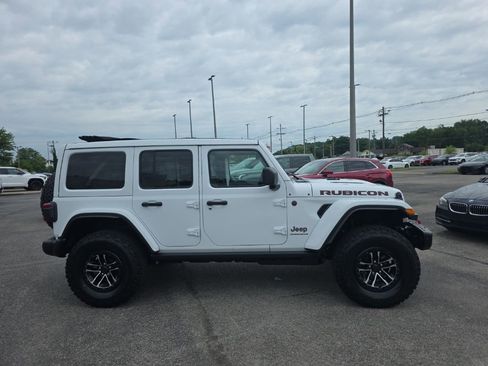 Used 2026 Jeep Wrangler Unlimited Rubicon AWD/4WD image 3