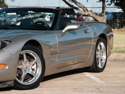 Used 2002 Chevrolet Corvette Convertible w/ Preferred Equipment Group2 RWD image 18