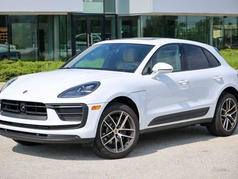 Certified 2026 Porsche Macan AWD/4WD image 11