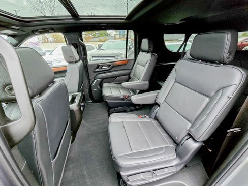 Used 2025 GMC Yukon XL Denali w/ Sun & Power Step Package image 35