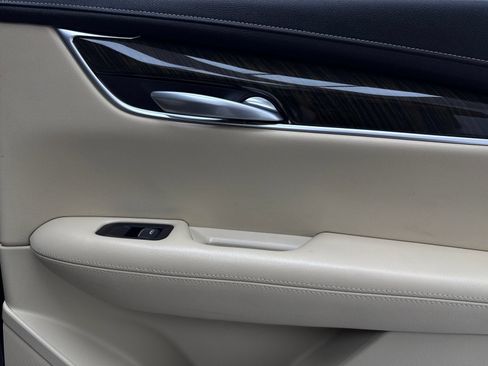 Used 2019 Cadillac XT5 FWD image 45