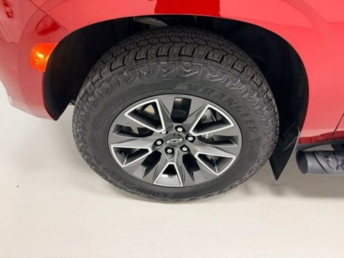 Used 2024 Chevrolet Suburban Z71 w/ Off-Road Capability Package image 20