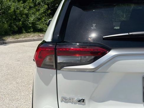 Used 2022 Toyota RAV4 Limited AWD/4WD image 10
