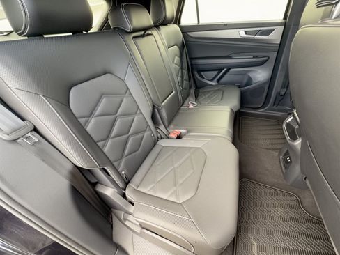 Used 2025 Volkswagen Atlas Cross Sport SE AWD/4WD image 29