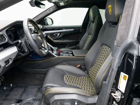 Used 2022 Lamborghini Urus image 9