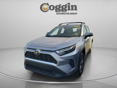 Used 2023 Toyota RAV4 XLE w/ Convenience Package FWD image 2