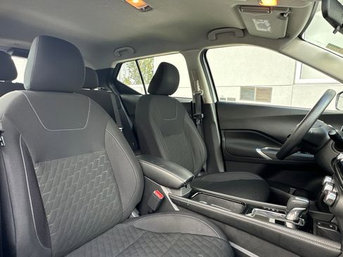 Used 2024 Nissan Kicks SV image 30