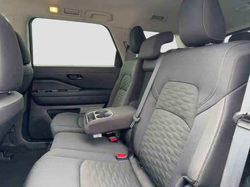 Used 2025 Nissan Pathfinder SV FWD image 21
