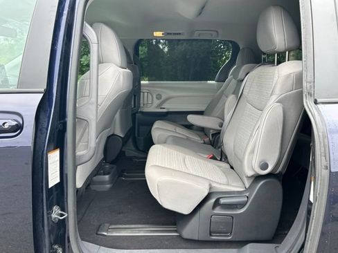 Used 2023 Toyota Sienna LE FWD image 18