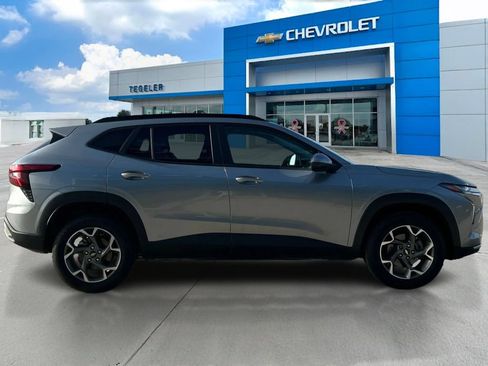 Used 2026 Chevrolet Trax LT FWD image 4